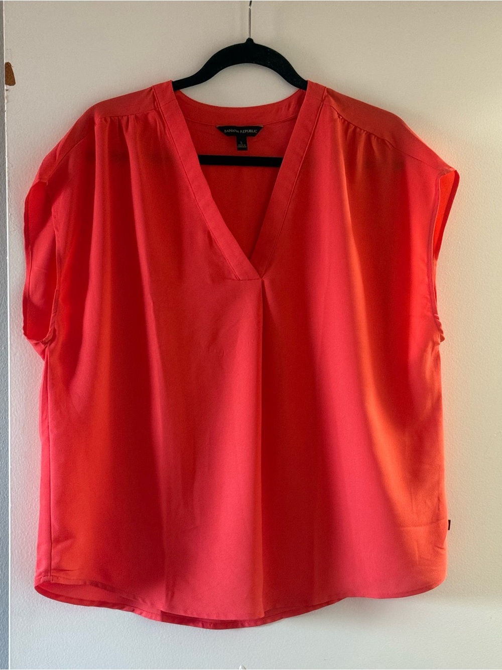 Banana Republic Coral V-Neck Cap Sleeve Blouse